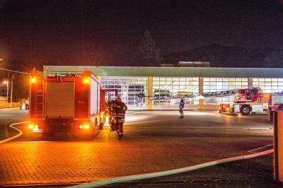 Schorndorf-Schornbach: Feuerwehren ueben den Ernstfall im Busdepot